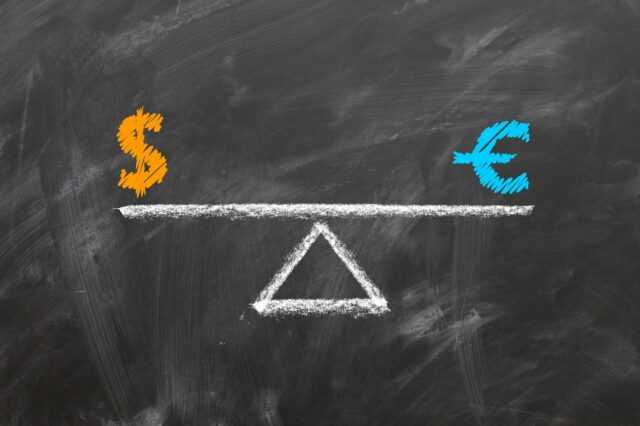 Photo by Tumisu euro, dollar, parity