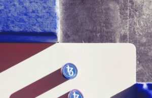 Блокчейн как инструмент борьбы с коррупцией a close up of a blue and white object