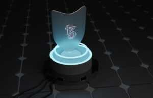 Безопасность блокчейна — как избежать мошенничества a glowing object on a black surface with a black background