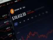 Риски хранения криптовалют на биржах и их минимизация a close up of a car dashboard