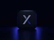 Как выбрать надежного провайдера безопасности криптовалют? a blue square with a white letter on it