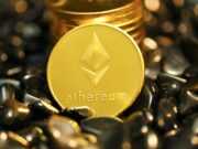 Многоязычные платформы — зачем они нужны? a gold coin sitting on top of a pile of rocks