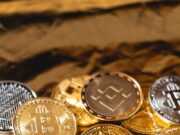 Где выгоднее покупать криптовалюту? silver and gold round coins