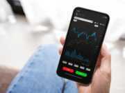 Мартингейл в криптотрейдинге — миф или реальность? crypto exchange, smartphone, mockup, modern, electronics, device, business, display, screen, closeup, phone, digital, mobile, technology, lifestyle, trading