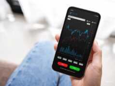 Мартингейл в криптотрейдинге — миф или реальность? crypto exchange, smartphone, mockup, modern, electronics, device, business, display, screen, closeup, phone, digital, mobile, technology, lifestyle, trading