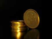 DeFi‑риски — как защитить вложения в децентрализованных приложениях a pair of gold coins