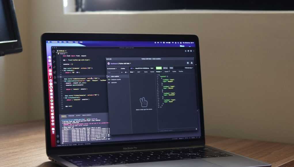 Позиционное инвестирование в криптовалютах — принципы построения a laptop computer sitting on top of a wooden desk