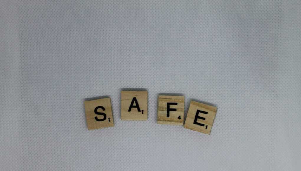 Тестнеты и разработка — как безопасно проверять новые протоколы brown and black letter b letter