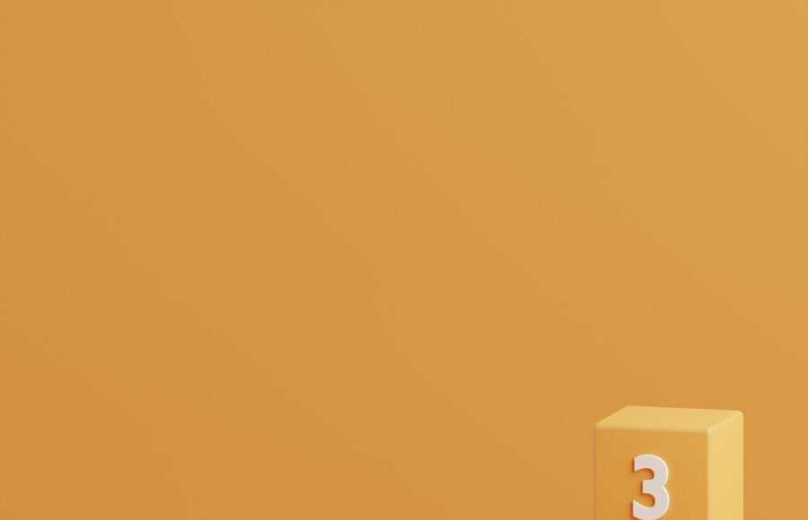 Как масштабировать доход — автоматизация реинвестирования в DeFi a block tower with the letters b e w on it